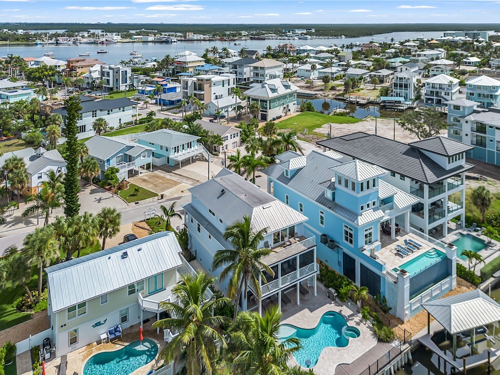 571 Seabatical: Canal Front With Pool! 5 Bedroom Home