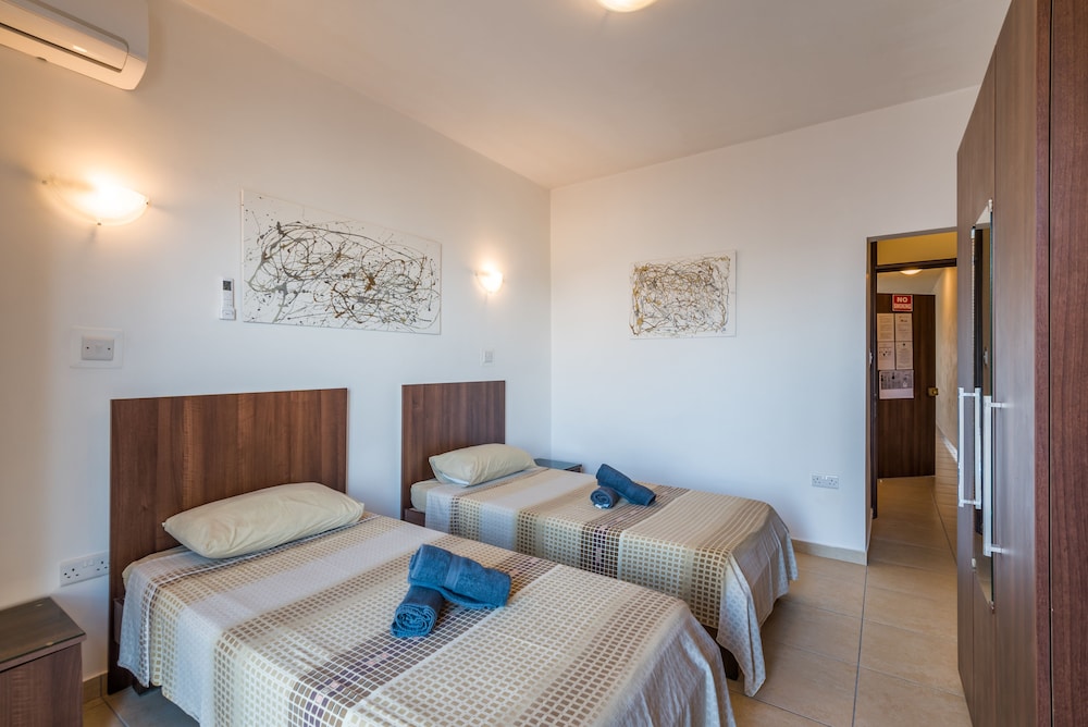 Seashells 2 bedroom Apartment with sunny terrace with stunning panoramic sea views by Getaways Malta photo 5