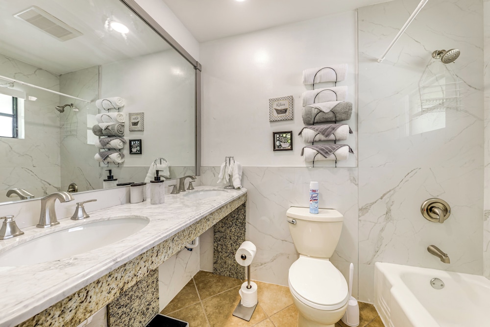 Walk to Dining & Shopping: Pompano Beach Home!