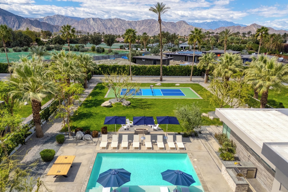 The Polo Villas by AvantStay – Modern Oasis Near Empire Polo Club