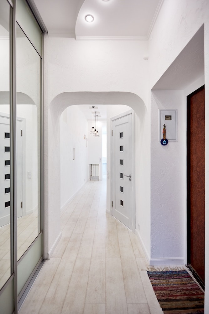 Flatsis Apartment Bazhanova 12 view 4