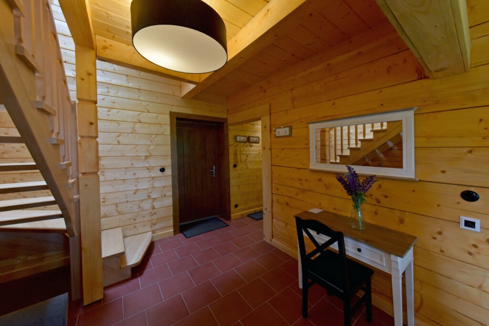 Comfortable Holiday Homes Right on the Lake