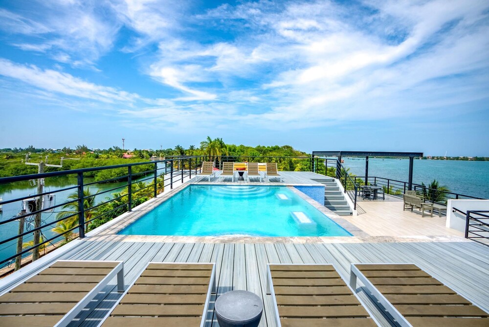 Oceanfront Sunset Gecko Condo - Ground Floor 1A