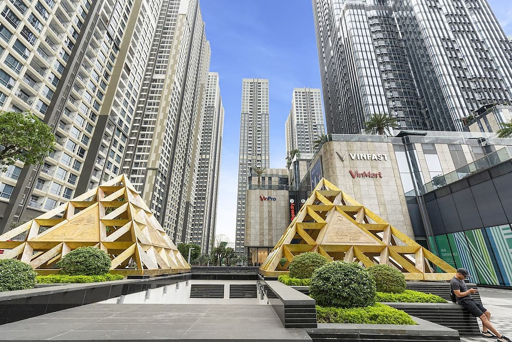 Apartment Landmark 81 by Urban Home
