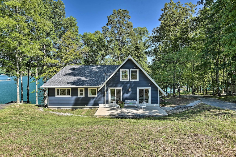 Renovated Lakeside Home w/ Private Boat Dock! view 2