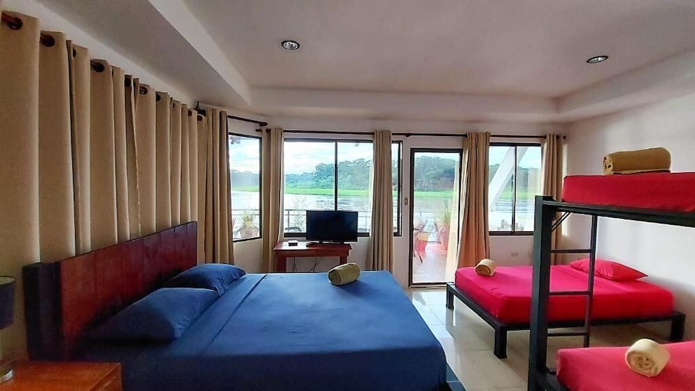Tortuguero Adventures GuestHouse
