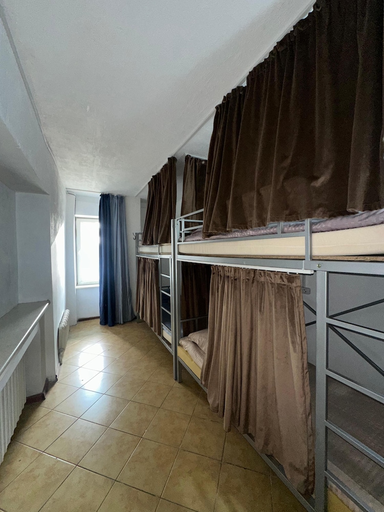 Rooms Tolebi.
