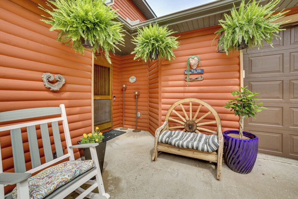 Decks & Views: Spacious Cabin Near Table Rock Lake
