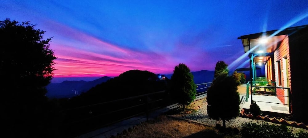 Deodar Inn resort