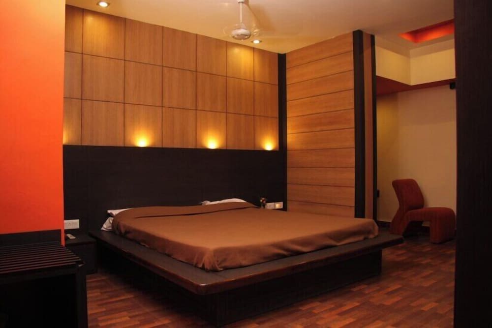 Hotel Trimoorti