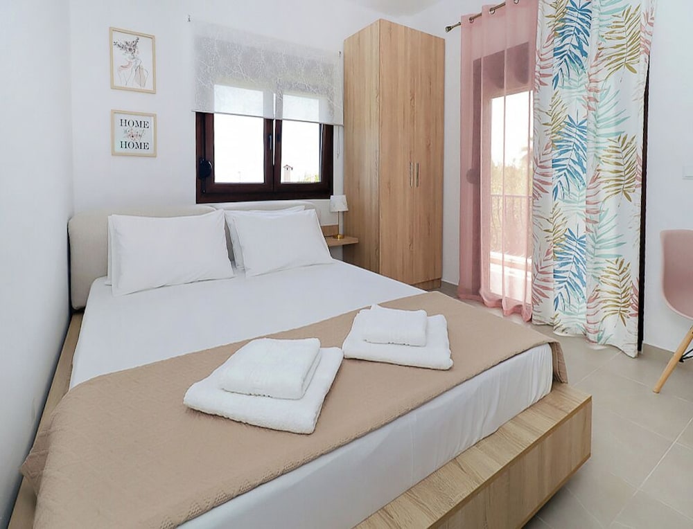 Scenic Kriopigi Getaway - Cozy Anna-maria Apartment for 4 photo 3