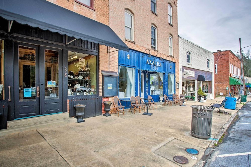 Walk to Dining: Saluda Main Street Retreat! view 5