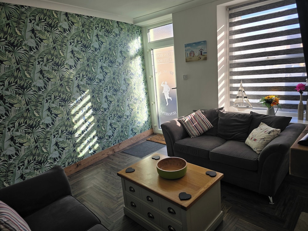 Eden Rose Cottage in Morecambe hot tub