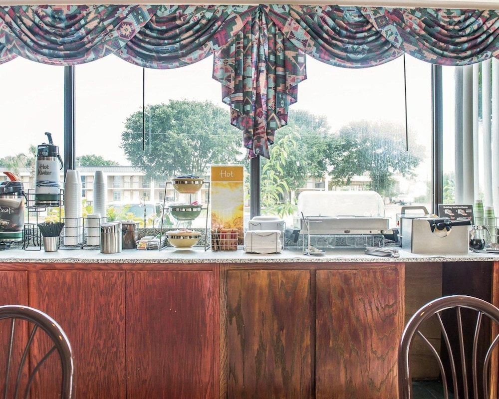 Marianna Vacations - Quality Inn Marianna - Property Image 15