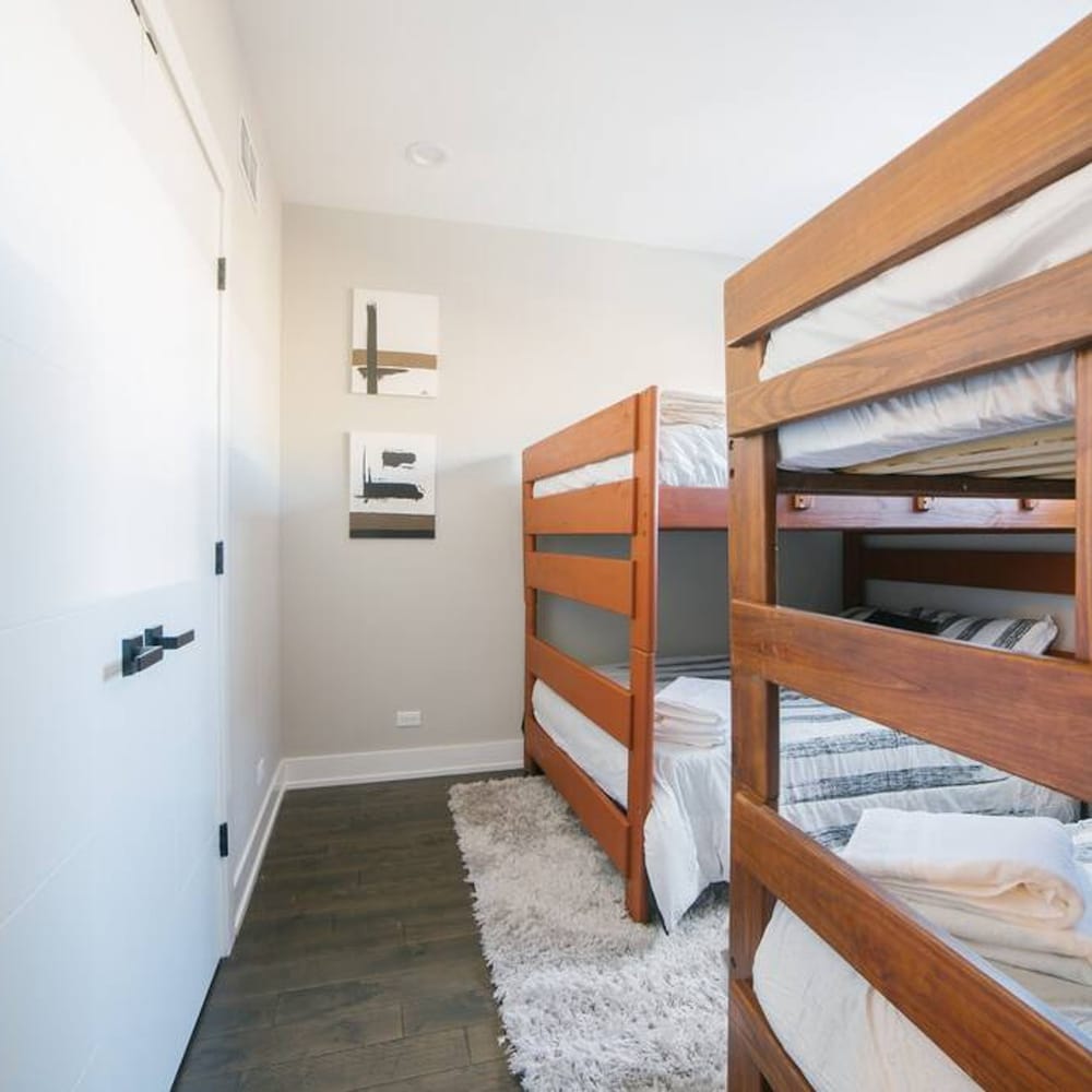 Magnificent NEW Home w 8 Beds Free Parking
