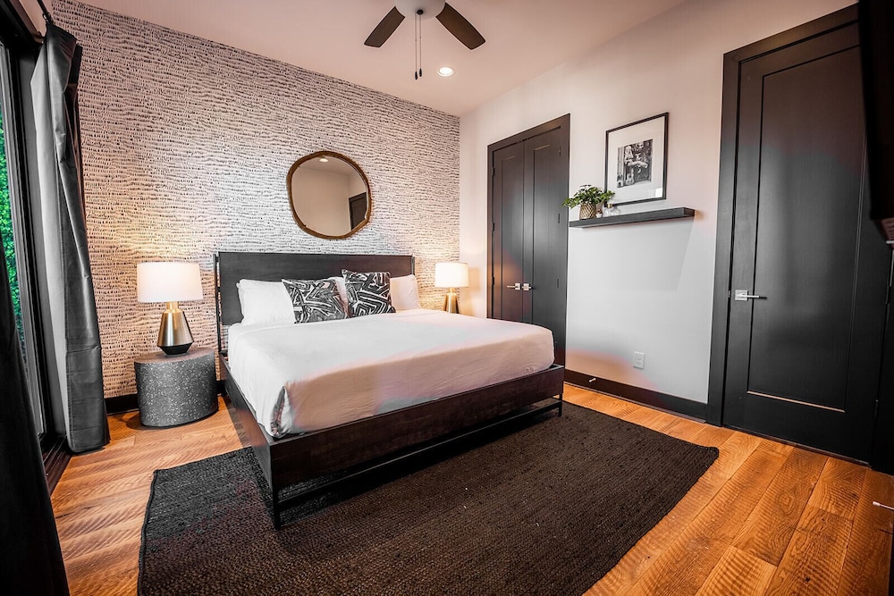 Heart of Gulch - 4 Min to Broadway - Designer Home