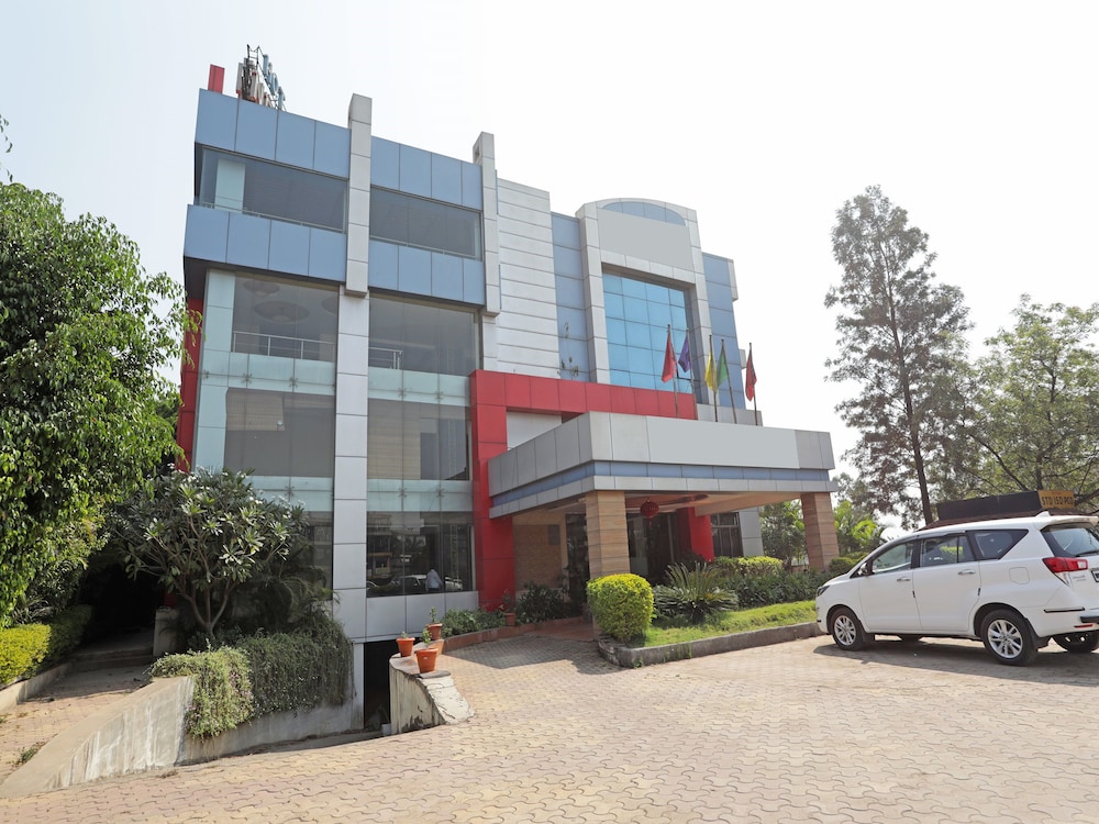 OYO 6401 The Neelam Executive