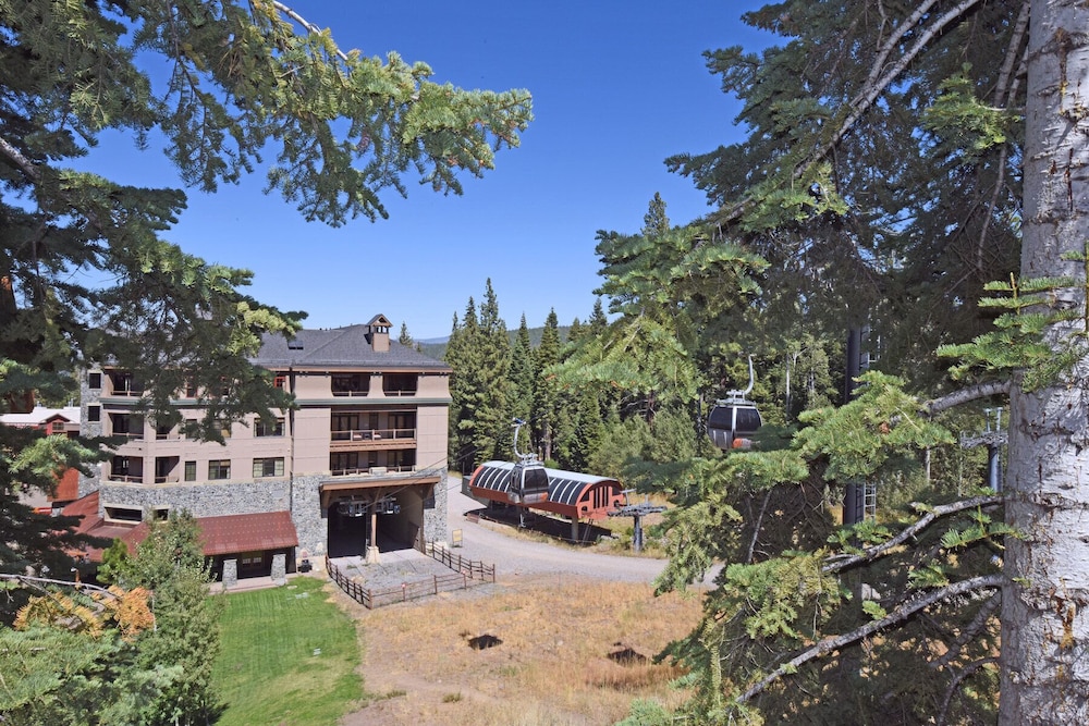 Lake Tahoe Vacations - Golden Ski Getaway - Property Image 2