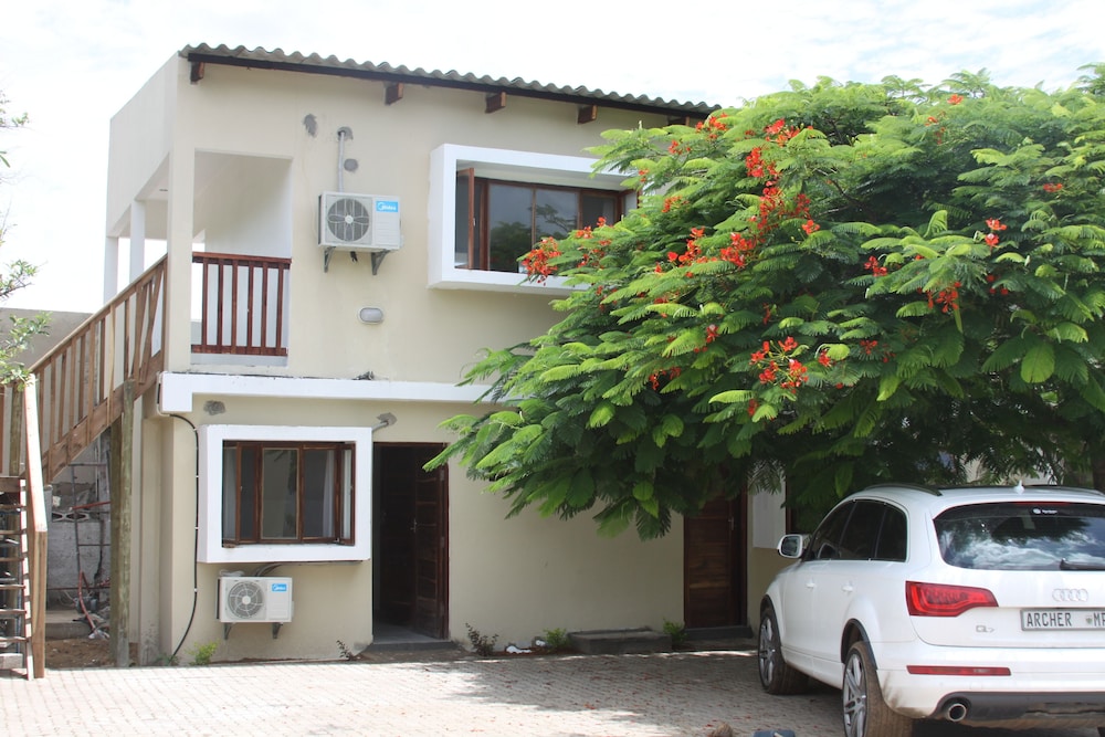 Catembe Beach Lodge