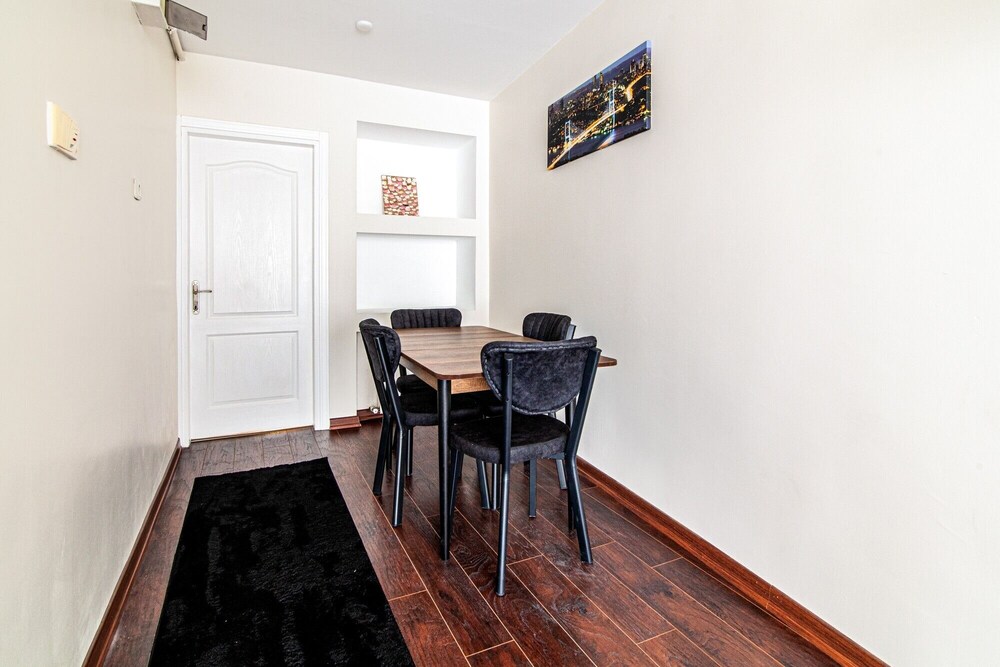 Comfy Flat With Balcony in Uskudar