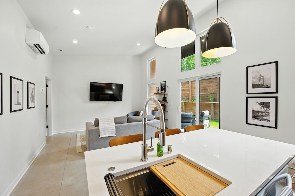 500 House - Unit C 1 Bedroom Townhouse