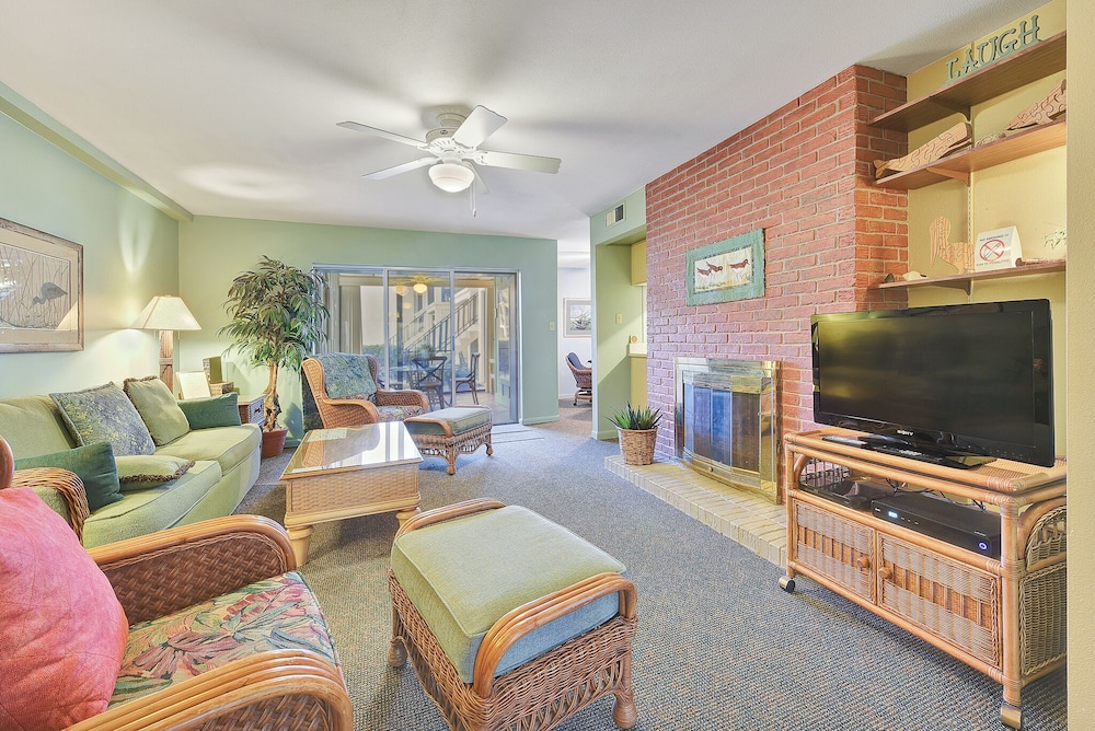 Jacksonville Beach Costa Verde 2319-102 by Distinctive Beach Rentals
