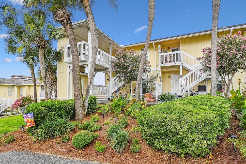 SPC 2021 is a Harbor front 1 BR by RedAwning view 5