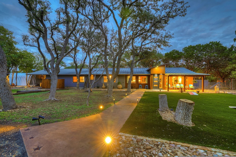 Terracotta Oasis - Wimberley for 30 Guests