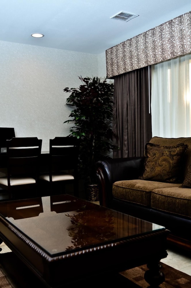 Pacer Inn And Suites Delaware