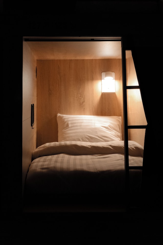 De Lola Podshotel