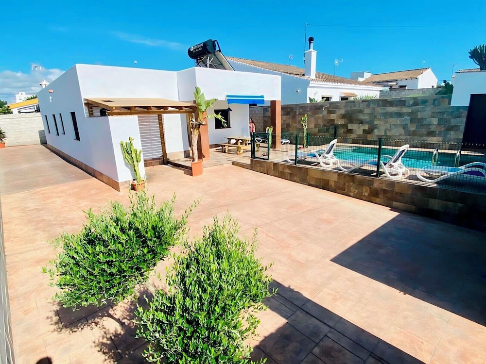 Chalet con piscina privada familias