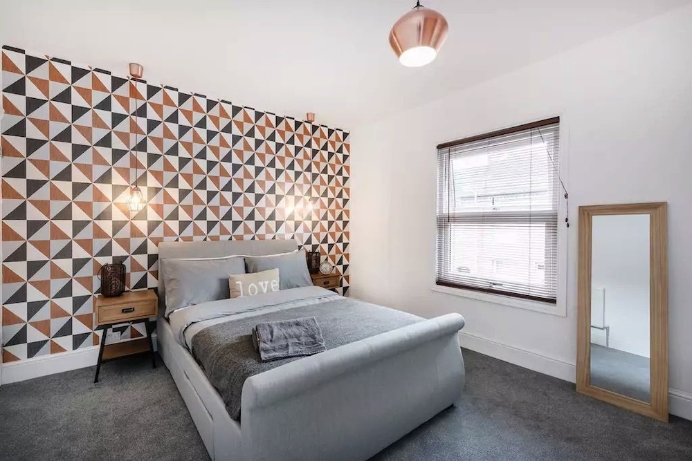 Cambridge House Luton - Inhabit Short Stays
