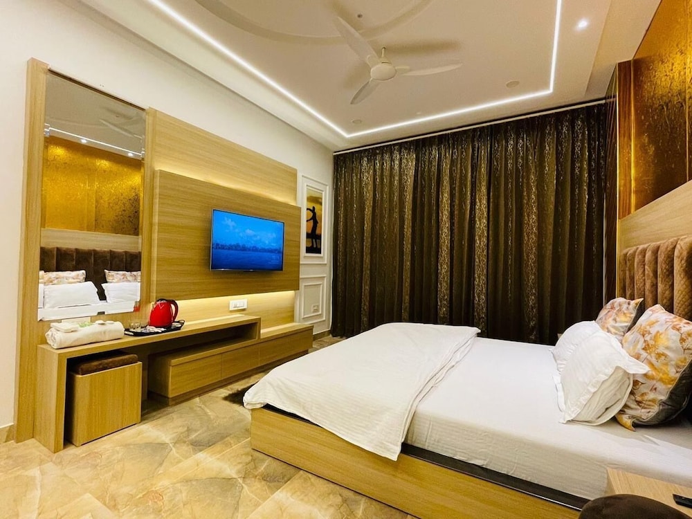 HolidayVilla & Suites Amritsar
