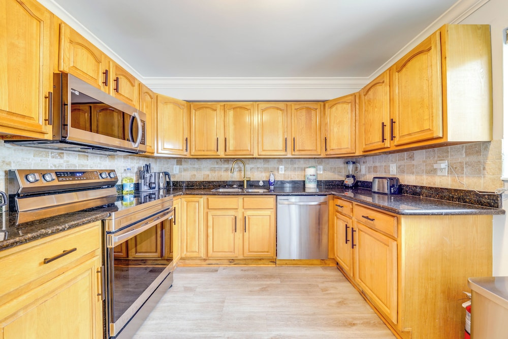Great for Snowbirds! Pompano Beach Home w/ Patio