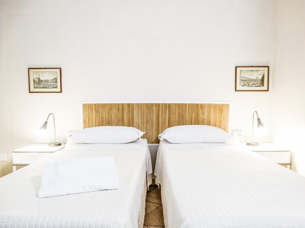 Iris Florentina photo 2