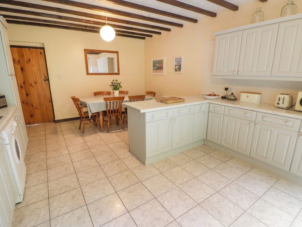 2 Cheriton Cottages