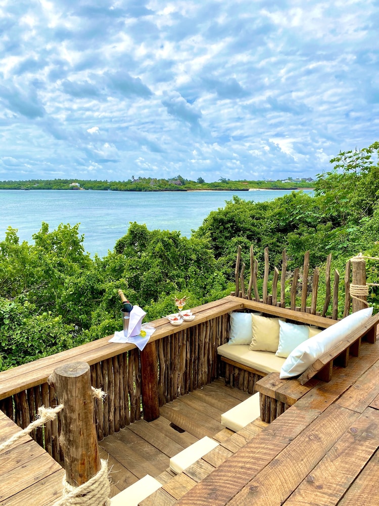 Rock and Sea Resort