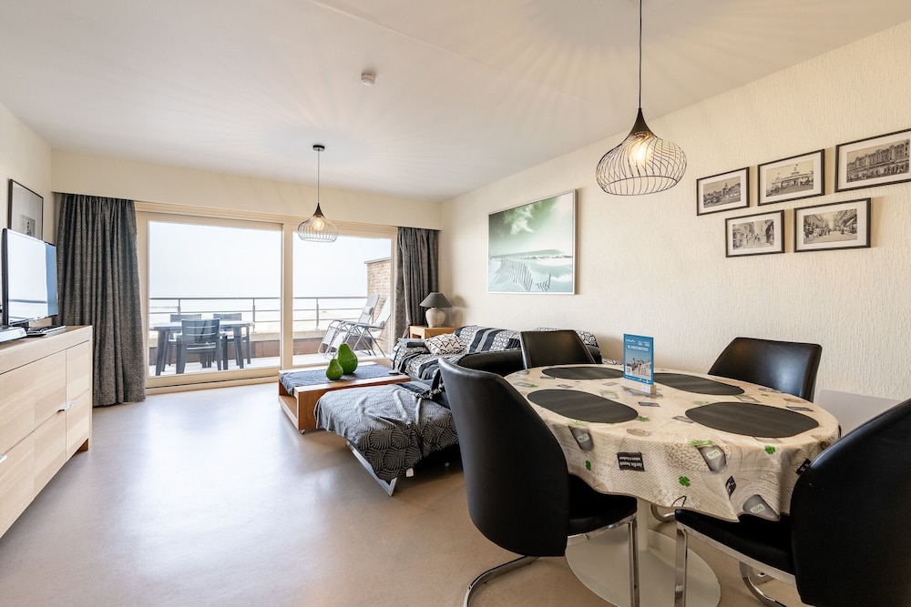 Seaview Apartment With Private Terrace