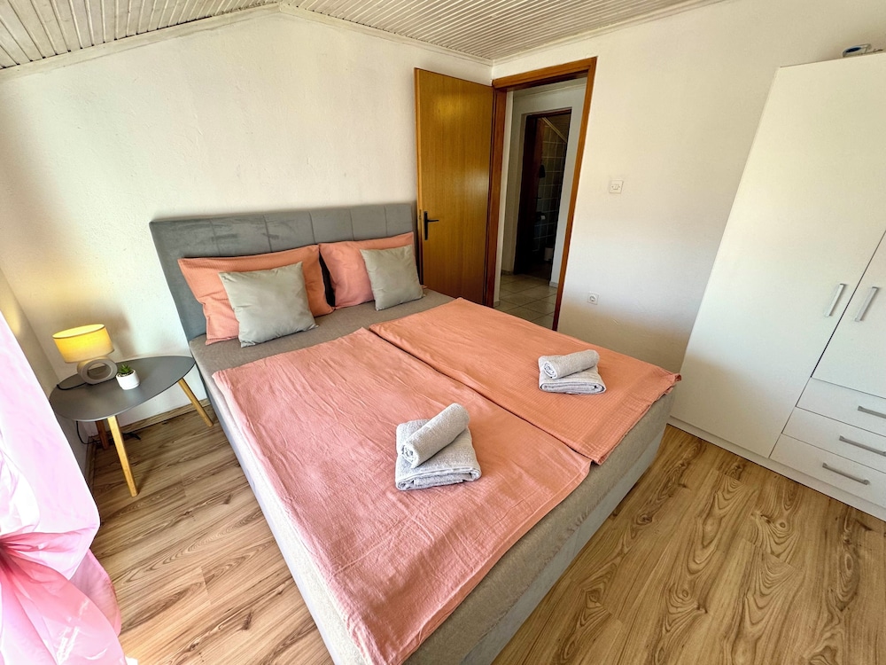 Apartment Lora 1
