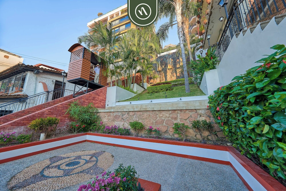 1 BR Condo - Amazing Sunsets From the Roof - Pool