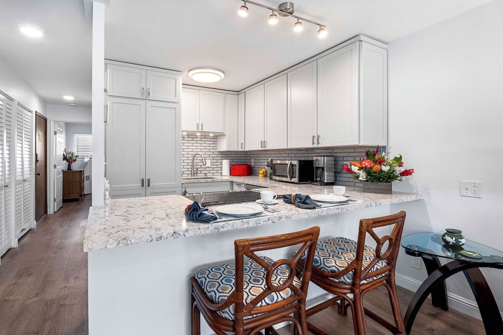 Beautifully Updated Oceanfront Condo - AC - Concierge Included - Vrkcv