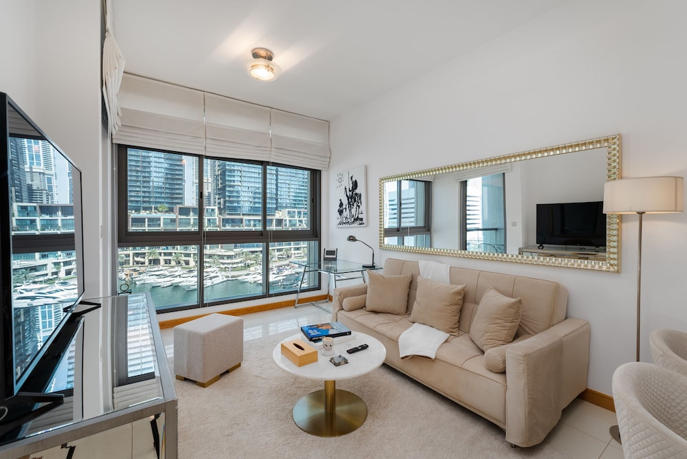 1BR Apt in Prime Location w Marina View Balcony