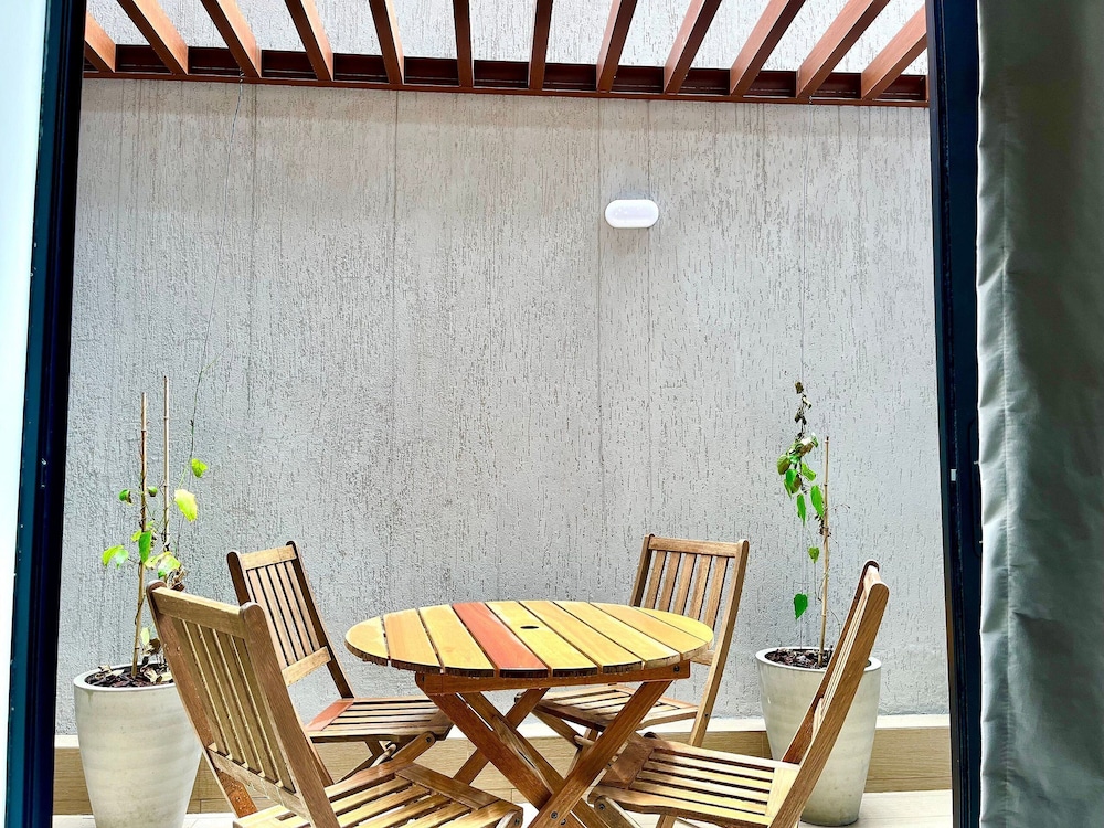 Hyde Park Terrace - by Living