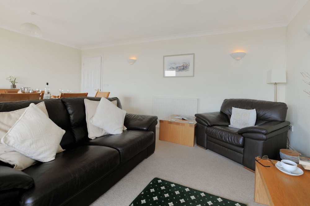 4 Coram Court