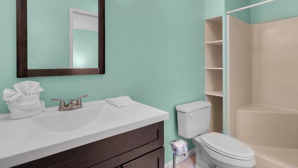 Beachside Retreat With Pools & Local Dining + Free Attraction Tickets!