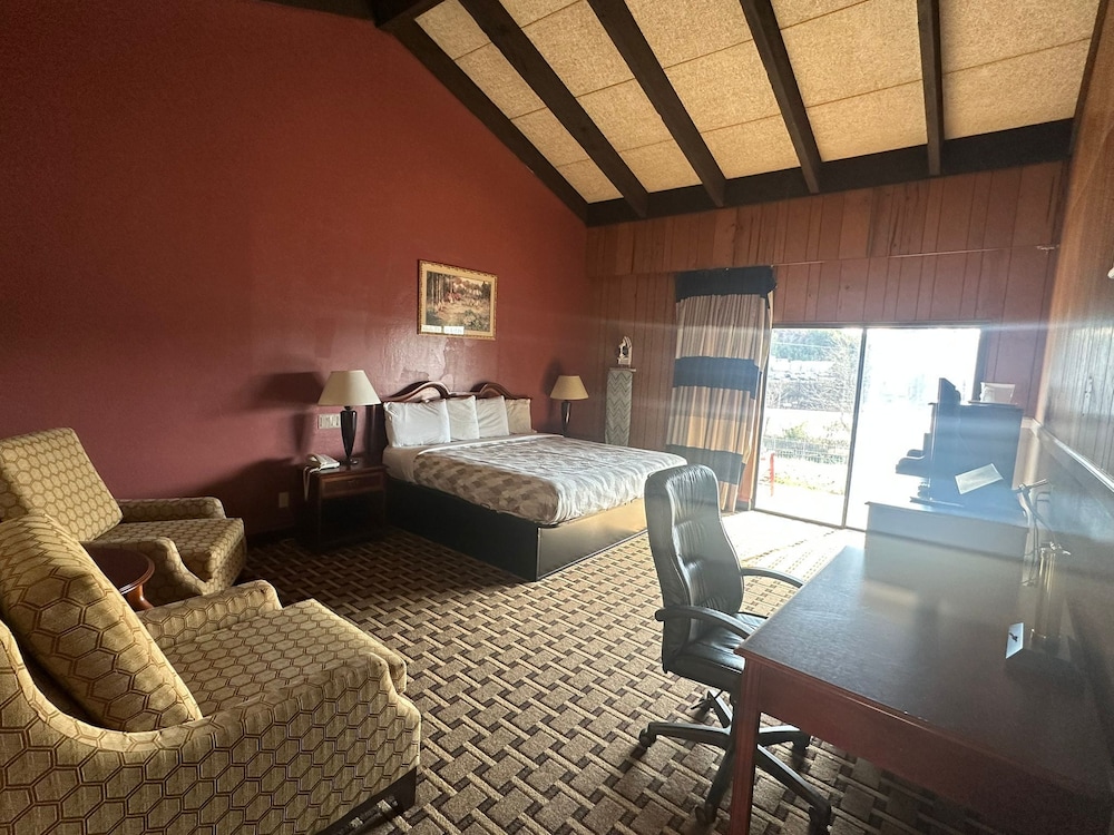 Americas Best Value Inn Franklin view 4