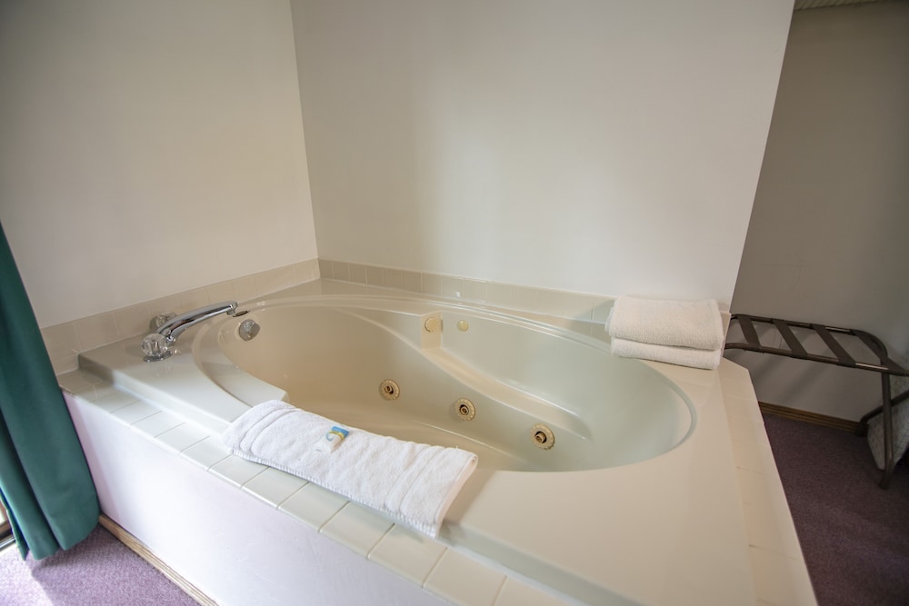 Ridges Inn & Suites