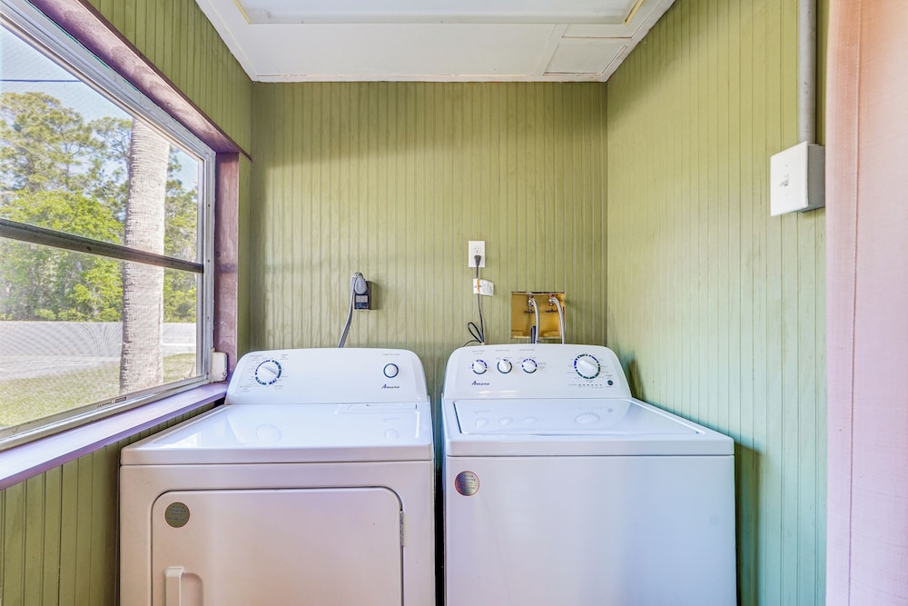 Walk to Beach: Cozy Port St Joe Getaway w/ Yard