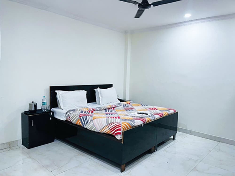 Roomshala Hotel Tom & Jerry