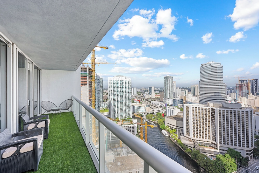 Penthouse ICON W Hotel WaterViews Balcony Brickell
